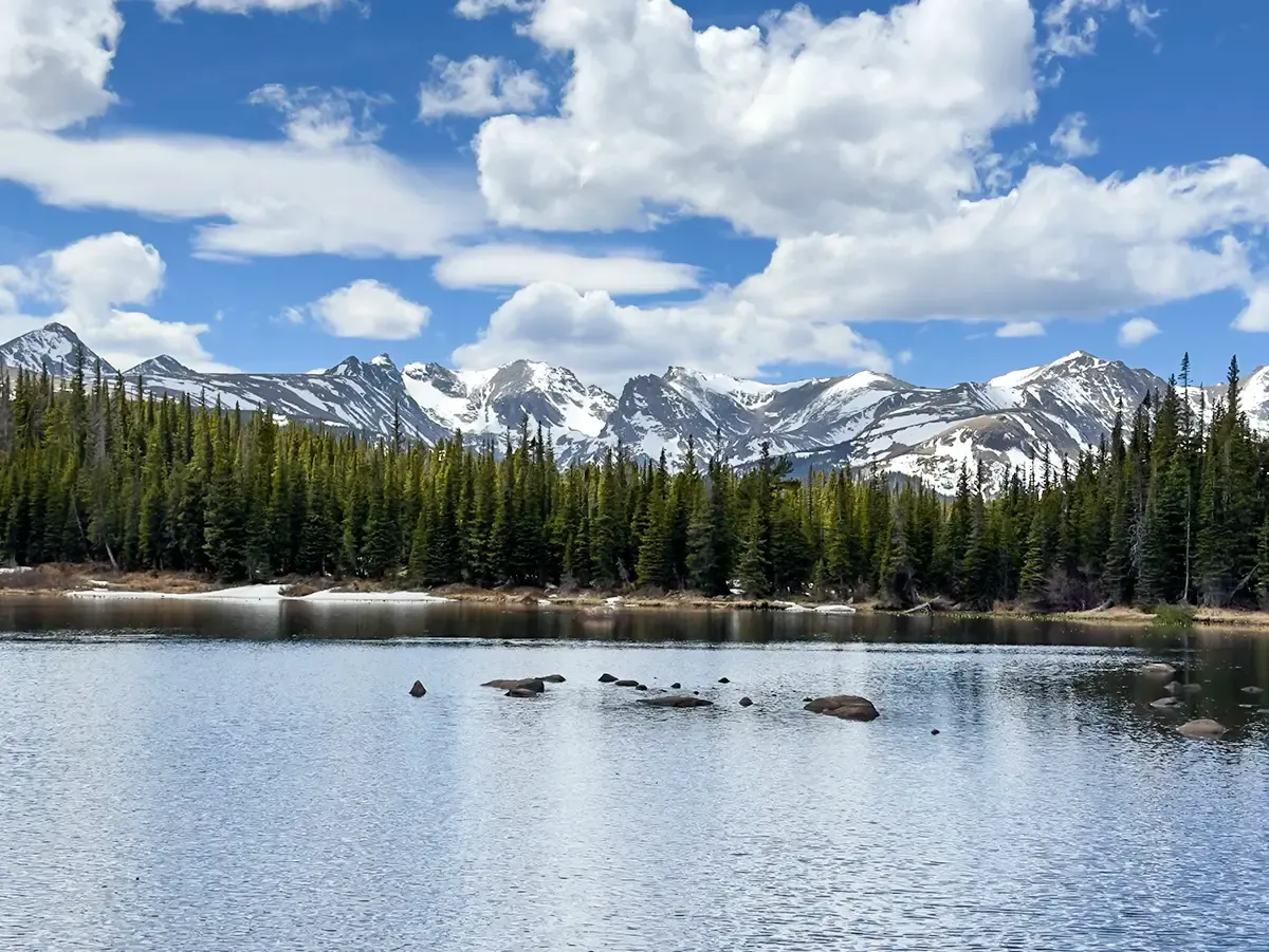 Colorado mountains with a lake in the foreground